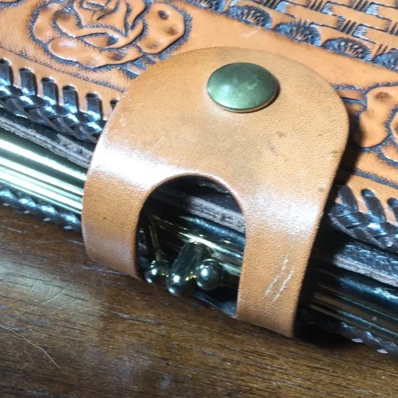 Vintage clutch tooled wallet travel cowgirl rodeo chic farmer’s market chic - Picture 7 of 7